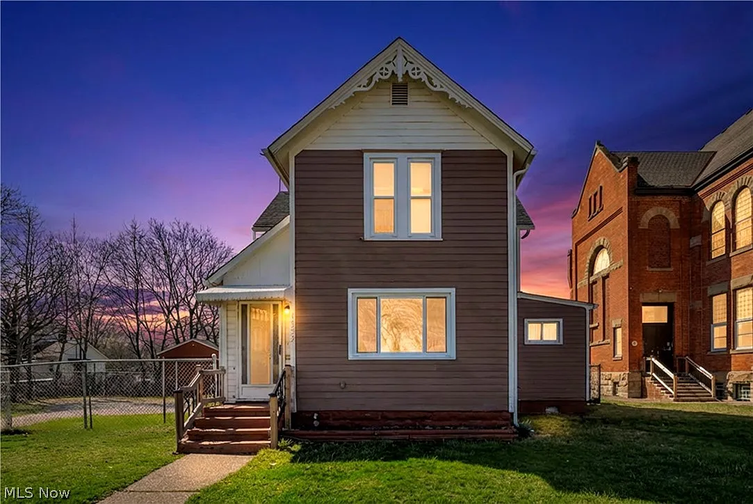 1552 Reid Ave photo 1