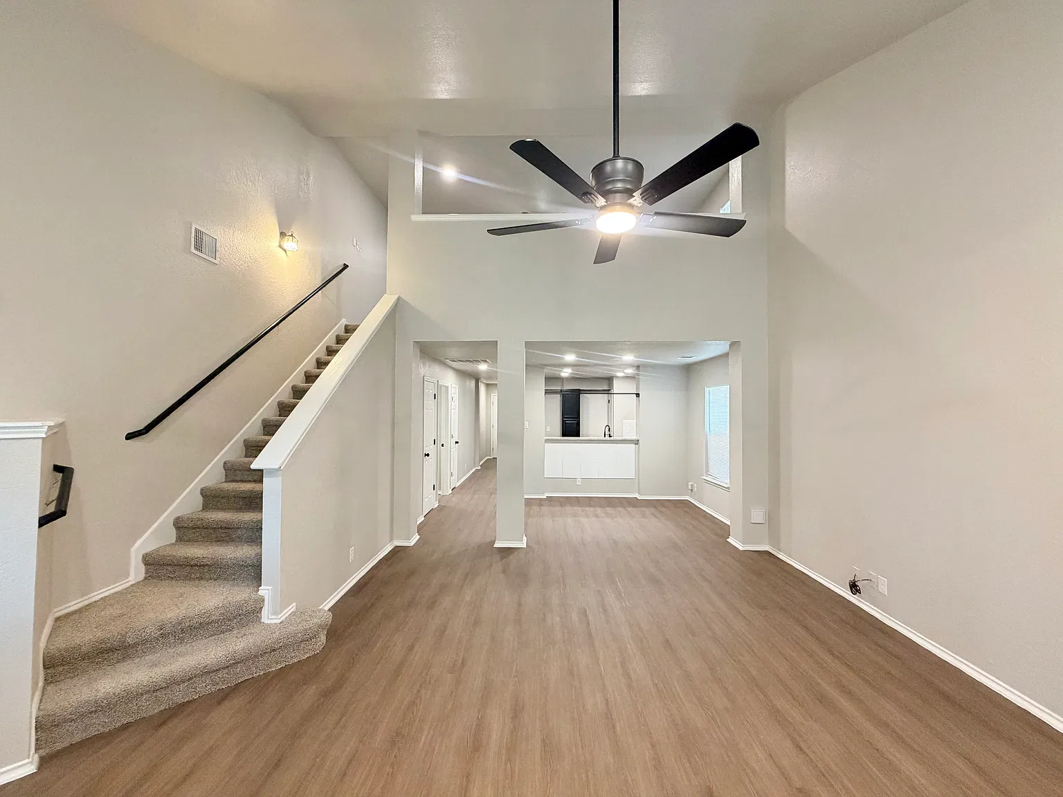 5 bed, 2500 sqft, $2,500 — Photo 3