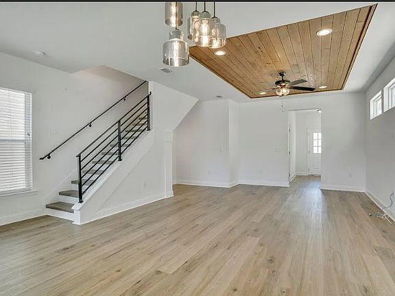 2nd image of 463 Grand Oaks Rd