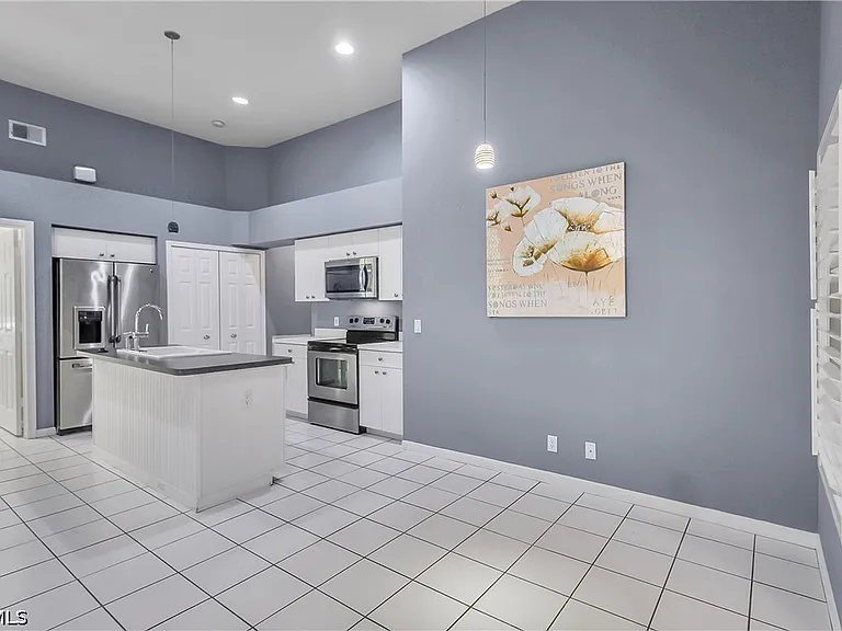 22203 Seashore Cir — Photo 18
