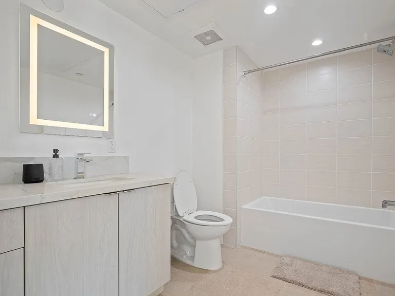 4804 Oakwood — Photo 18