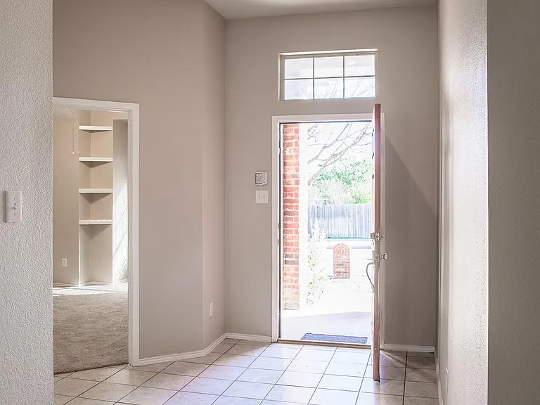 6823 Woodcrest Ln — Photo 13