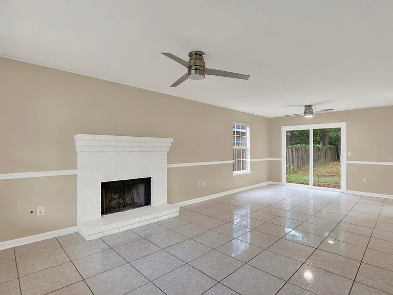 128 Saint Ives Dr — Photo 5