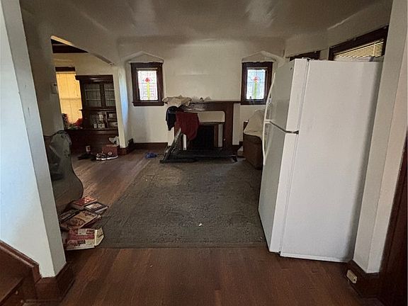 5th image of 462 Eddy Rd