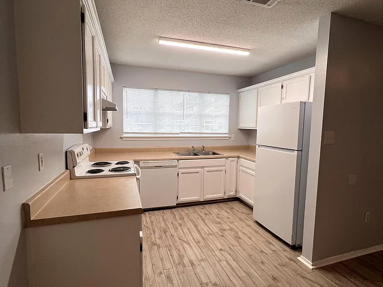13181 Warren Dr — Photo 5
