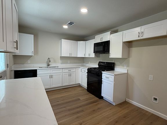 3rd image of 6812 Lakeside Dr