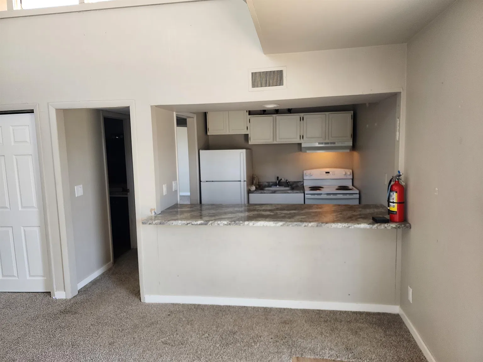 2 bed, $900 — Photo 1