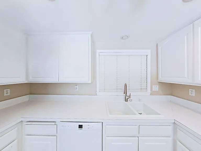 25152 Northrup Dr — Photo 7