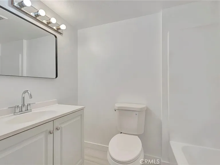 609 E Phillips Blvd — Photo 5