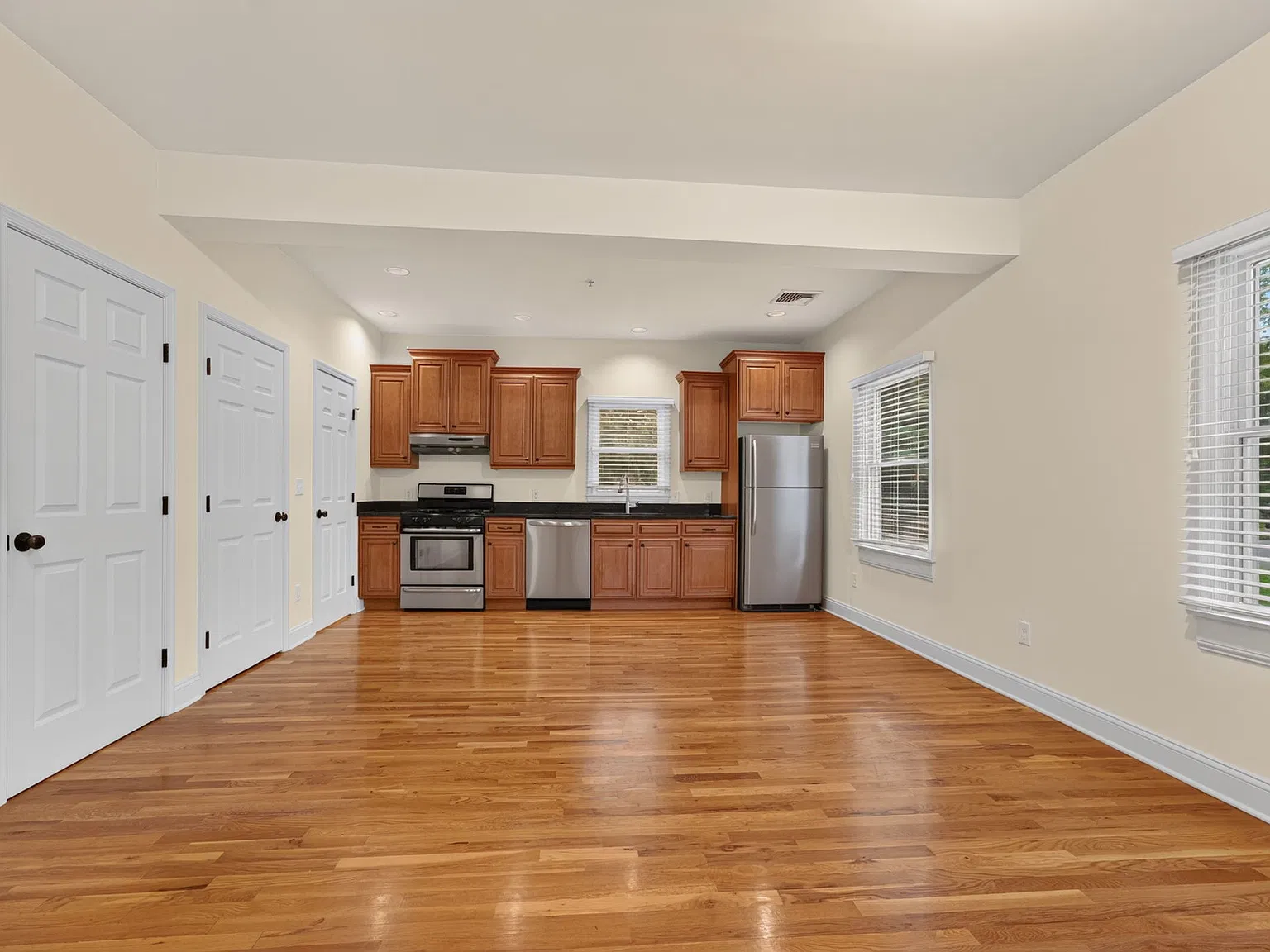 2 bed, 1.5 bath, 950 sqft, $2,399 — Photo 4