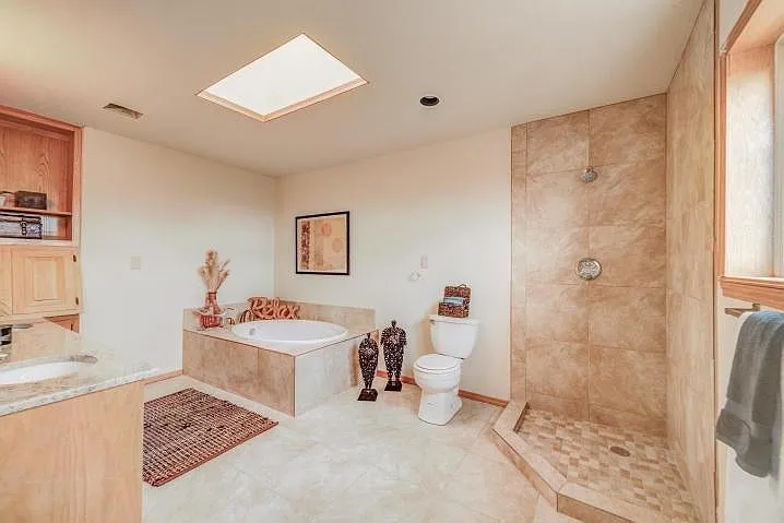 1700 Camino De La Sierra NE — Photo 19