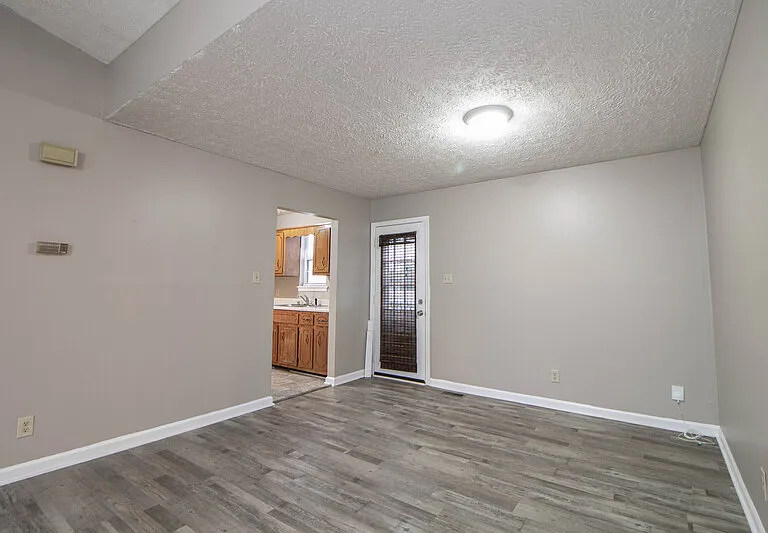 131 Lilian Dr — Photo 5