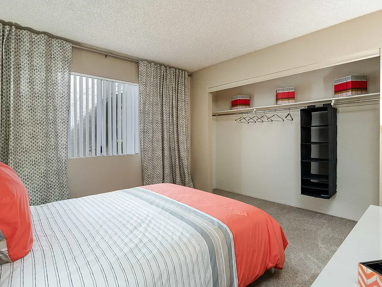 Camelback Cove Apartments — Photo 20