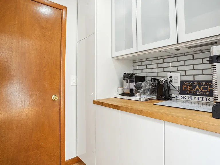 425 Cedar Point Dr E — Photo 21