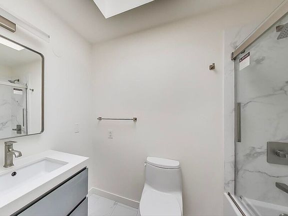 4th image of 2137 Lombard St Floor 3