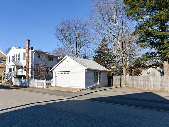 3rd image of 6 Sherbrooke Ave