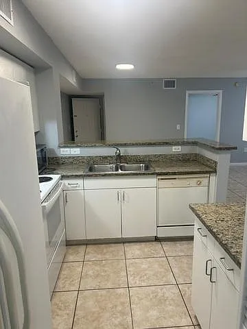 4820 N State Road 7 — Photo 2