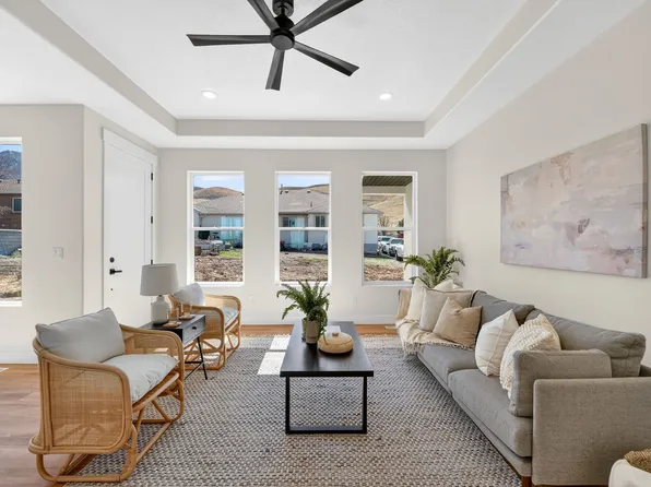 594 E Skyline Dr, Tooele, UT 84074