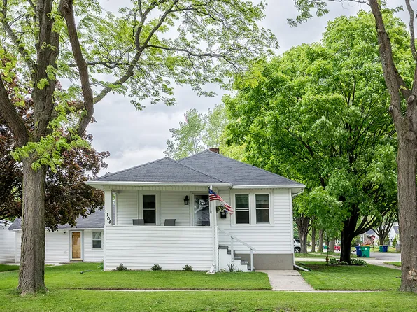 1104 Elmore St, Green Bay, WI 54303