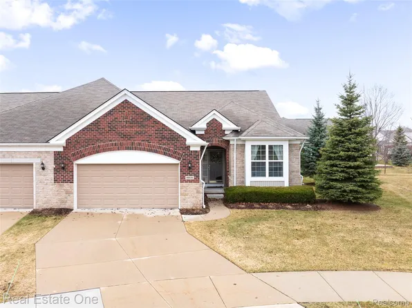 49539 Stillmeadow Ct, Macomb, MI 48042