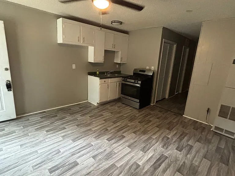 1109 & 1105 N Ransom St — Photo 1