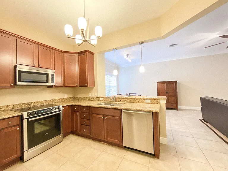 230 SW 2nd Ave #102 — Photo 6