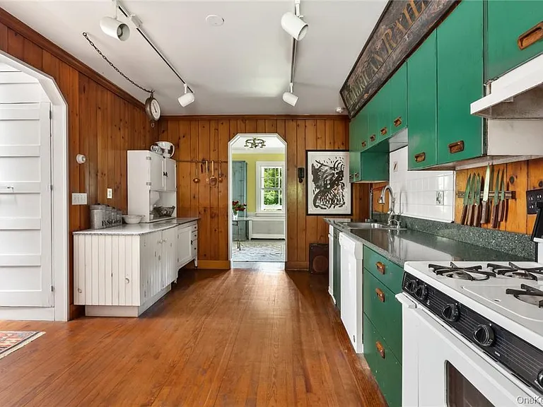 31 Kittredge Dr — Photo 11