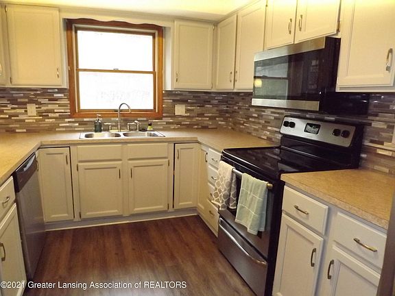 3rd image of 1103 Houghton Ln