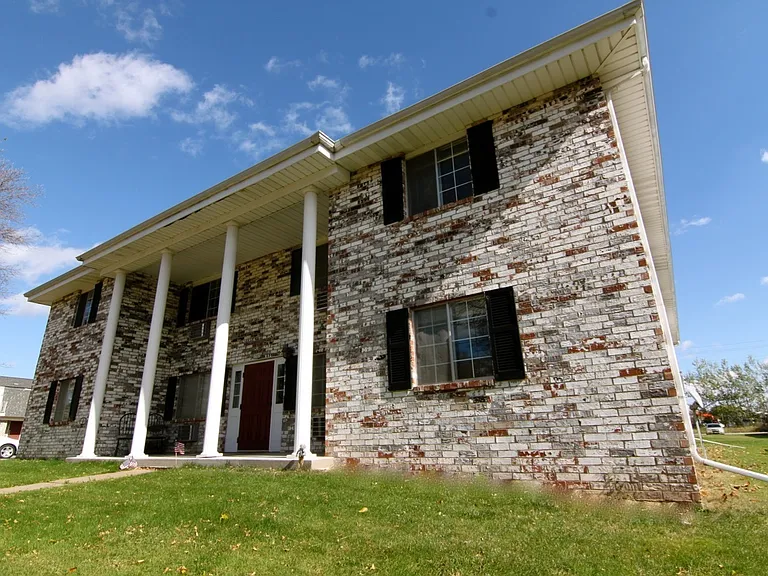 Marshfield Columns — Photo 1