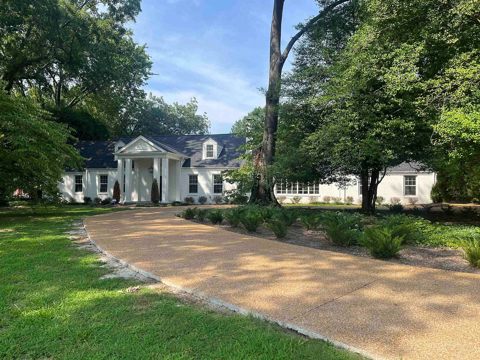 5 bed, 3.5 bath, 3535 sqft, $3,995 — Photo 4