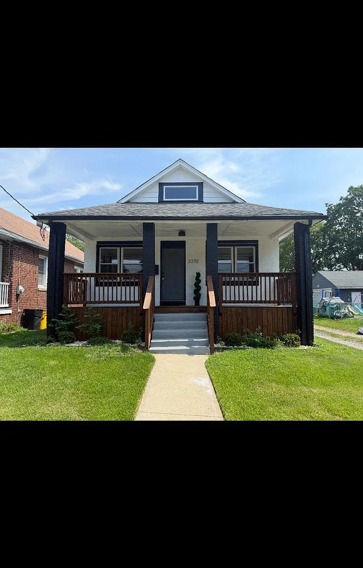 3 bed, 1276 sqft, $2,700 — Photo 1