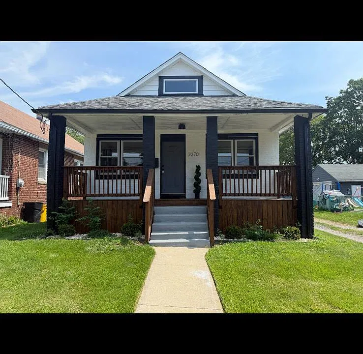 2270 Mulford Ave