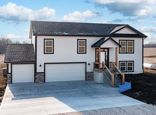 18767 Bauserman Rd, Leavenworth, KS 66048