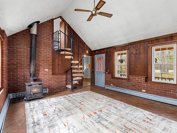 4th image of 10 Quaker Meetinghouse Road