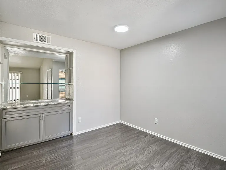 16-web-or-mls-Briar Forest Dr-S1303-016