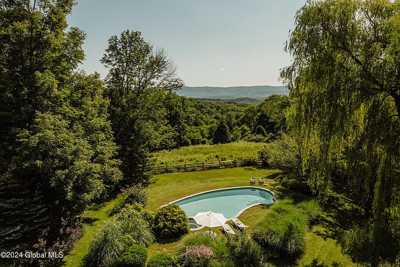 4th image of 76 Wildflower Hill