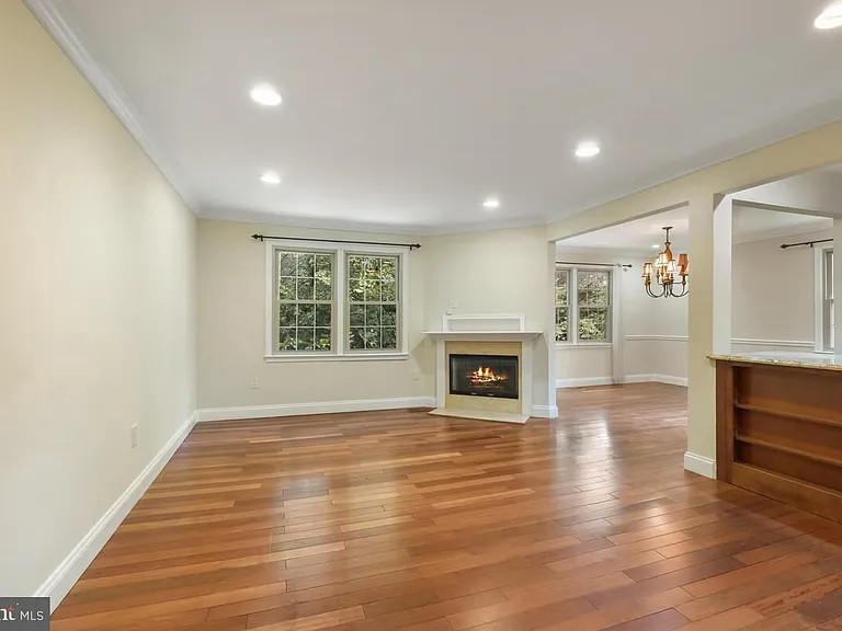 11426 Dorchester Ln — Photo 13