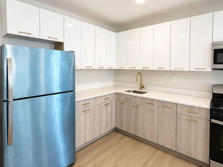 318 W Runyon St #3 — Photo 4