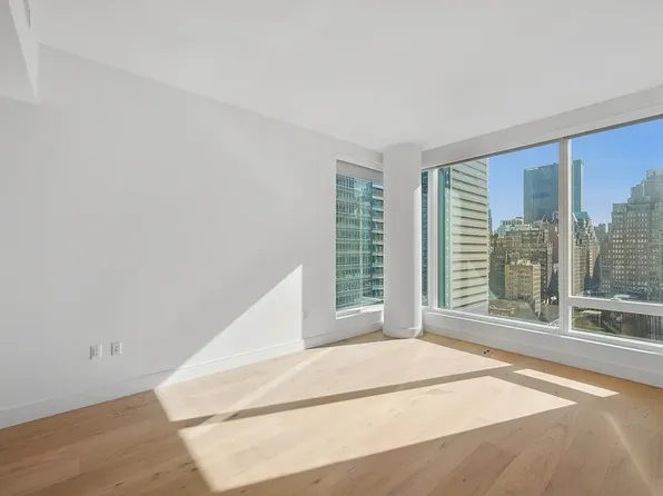 312 W 43rd St, New York, NY