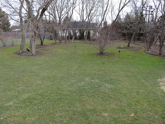 Fully-fenced, wooded backyd