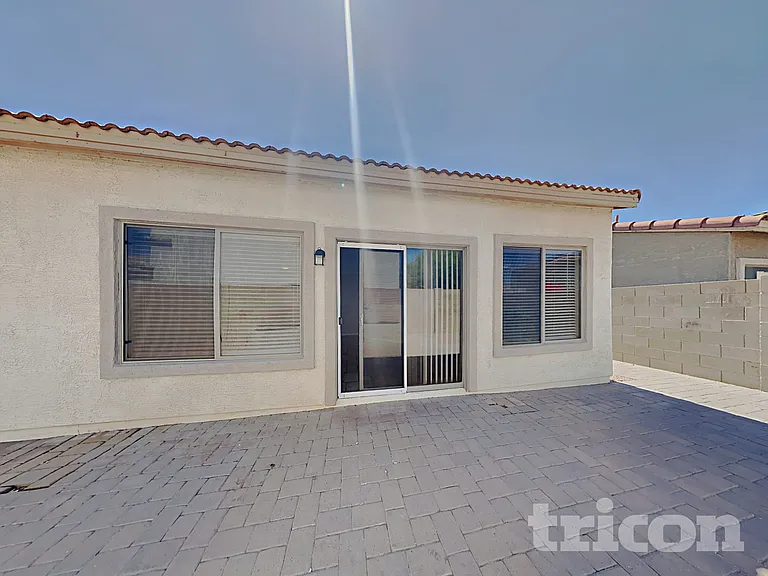 504 W Beautiful Ln — Photo 12