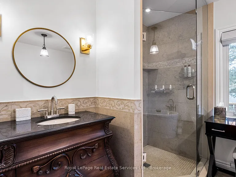 28 Thompson Ave — Photo 25
