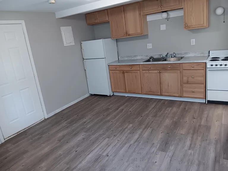 3 bed, 1.5 bath, $895 — Photo 5