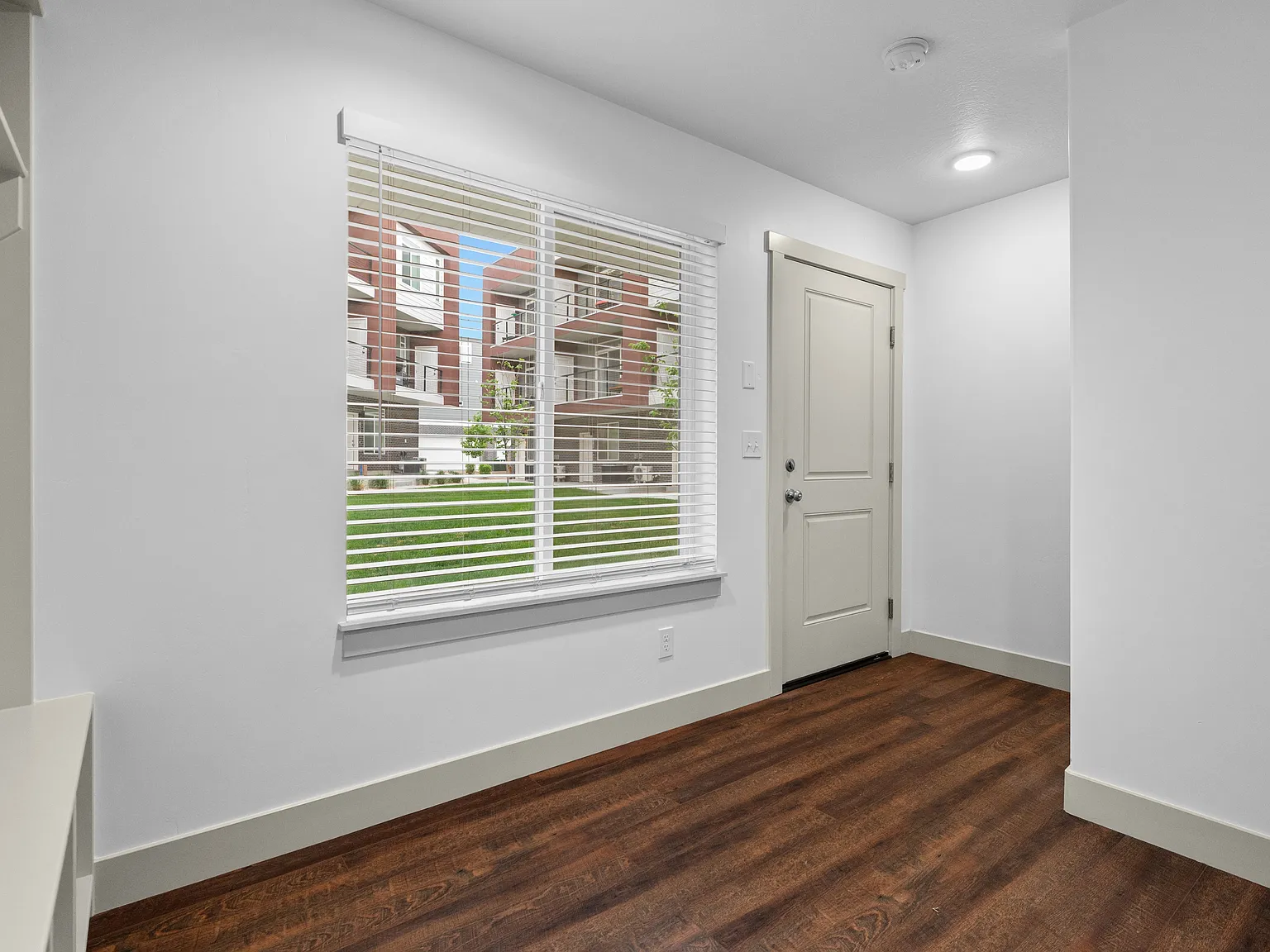 3 bed, 2.5 bath, 1627 sqft, $1,800 — Photo 3
