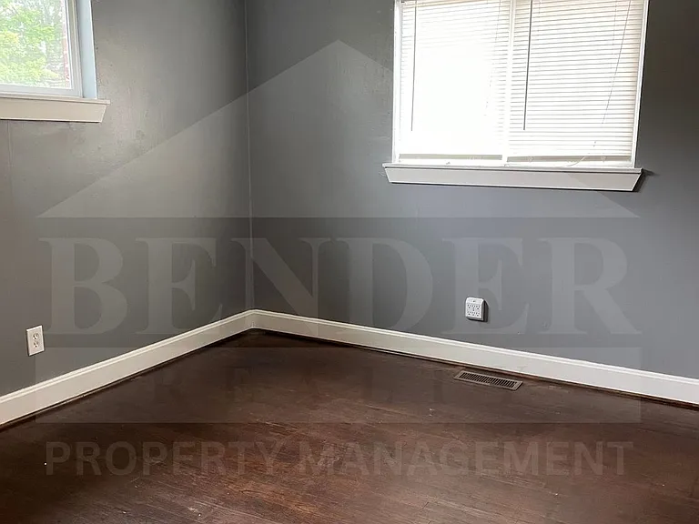 919 Hackberry Dr NW — Photo 4