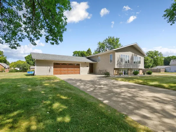 510 12th St, Windom, MN 56101