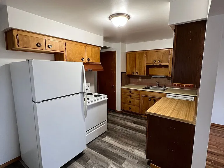 311 E Fairview Ave — Photo 2