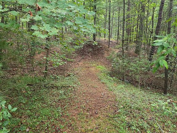 4th image of 574 Mountain Slope Ln