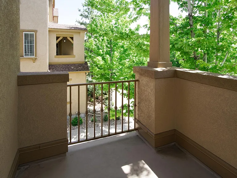 10585 Parkington Ln — Photo 2