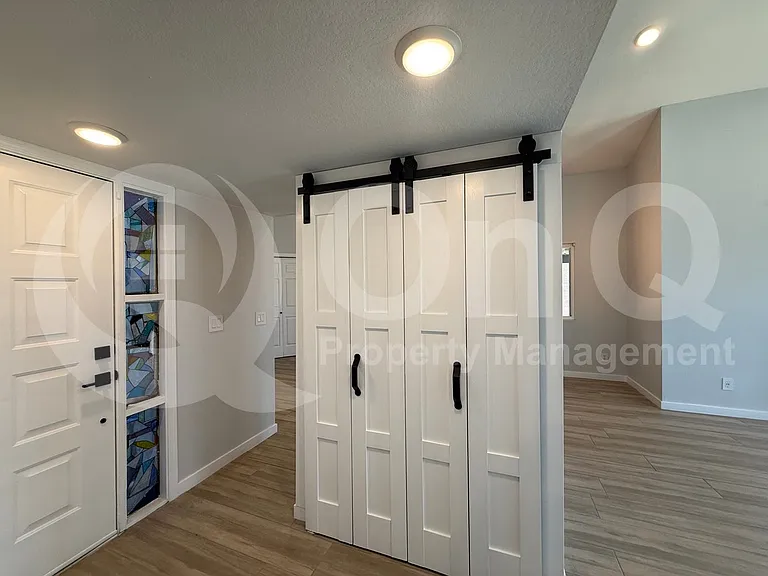 3037 W Monmouth St — Photo 12